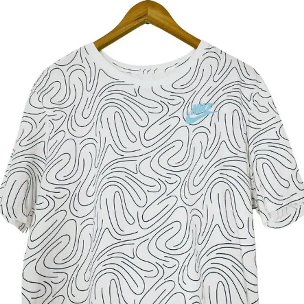 The Nike Men's Swirl‎ Print Tee Shirt Sz L White Gray Logo Short Sleeves Basic